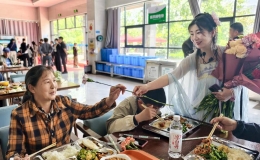 湖北赤壁：烟火暖胃，花香传情！赤壁市政府机关食堂解锁五一文旅“新打开方式”