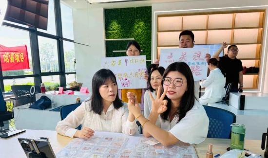 蔡甸电商孵化基地直播电商首期培训班结业 近30名学员完成实战进阶