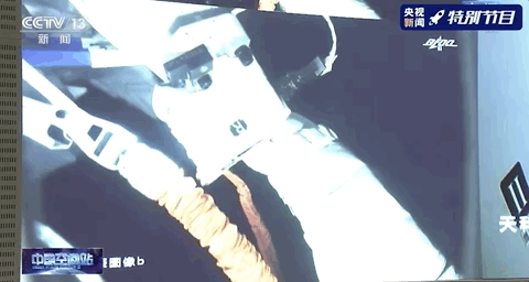 121800ge0eswgww6u6qnsq.gif