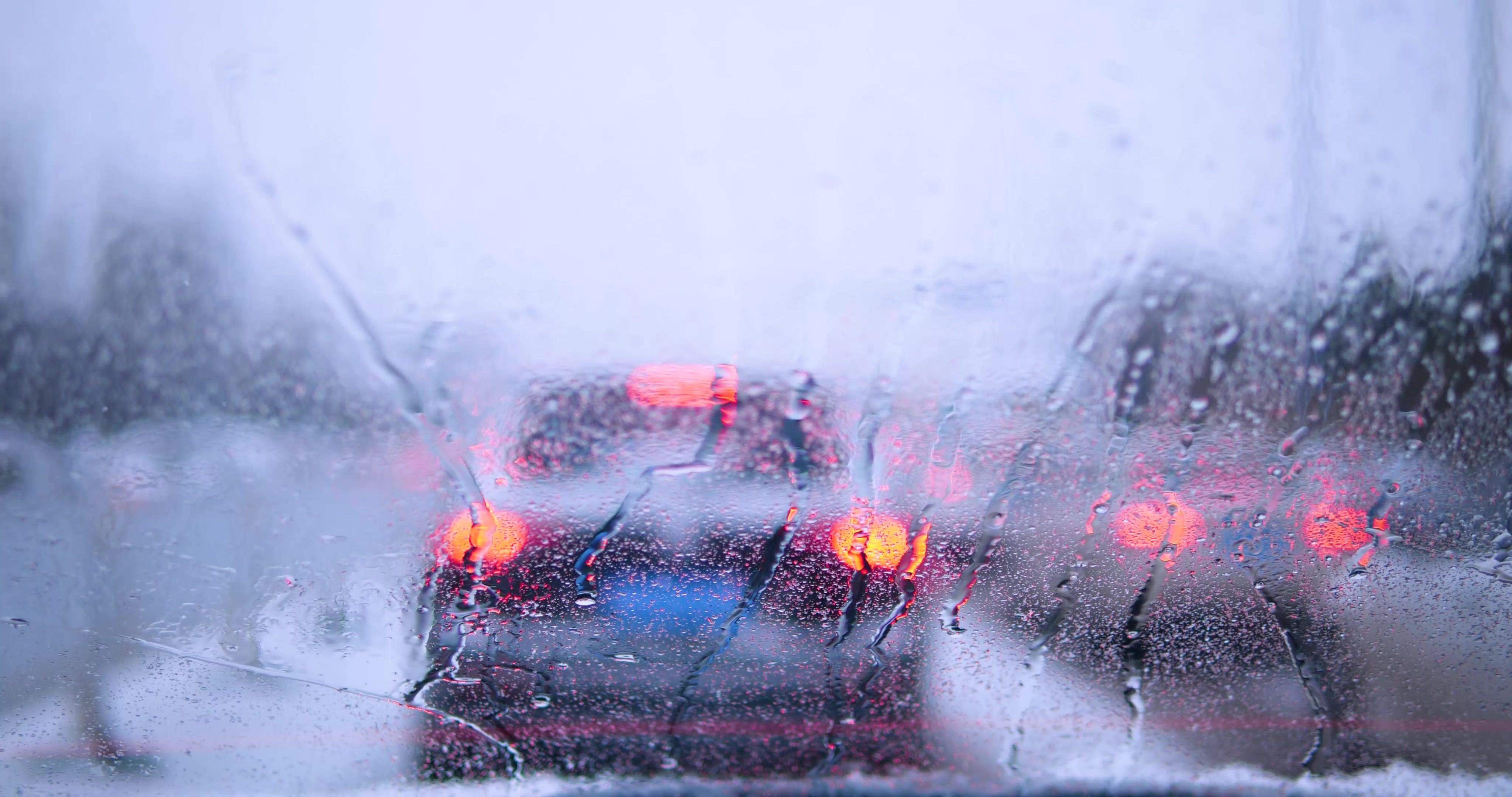 千库网_汽车玻璃上的雪水滑落水珠雨水摄影图_摄影图编号20443674.jpg