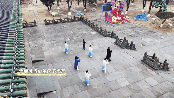 112658yzs3qt7smmrs6jo7.gif