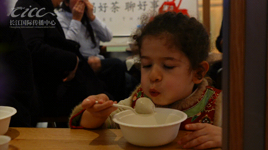 135739izg2igatg4ob9x0b.gif