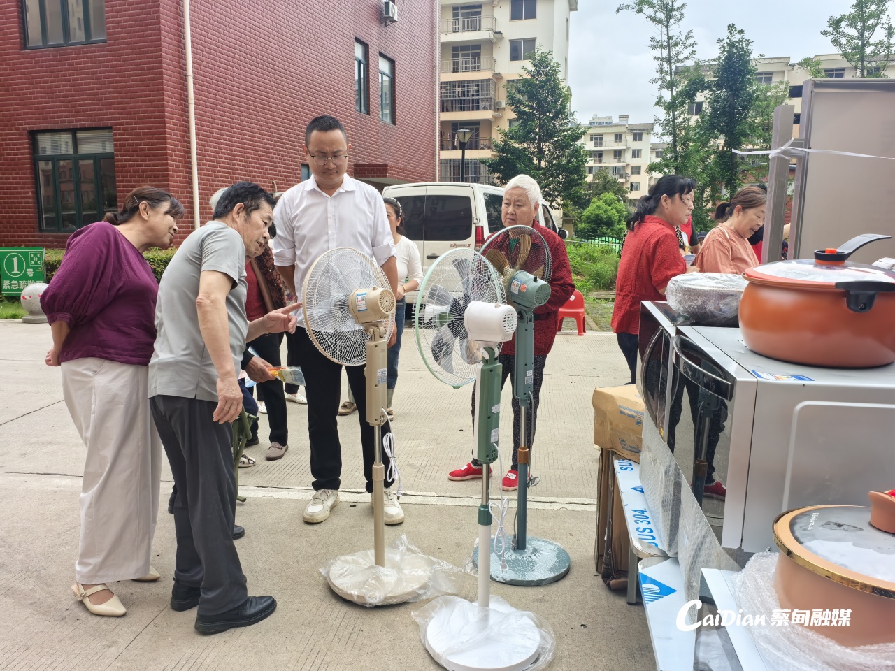 170651b6ju46vv664yny68.jpg